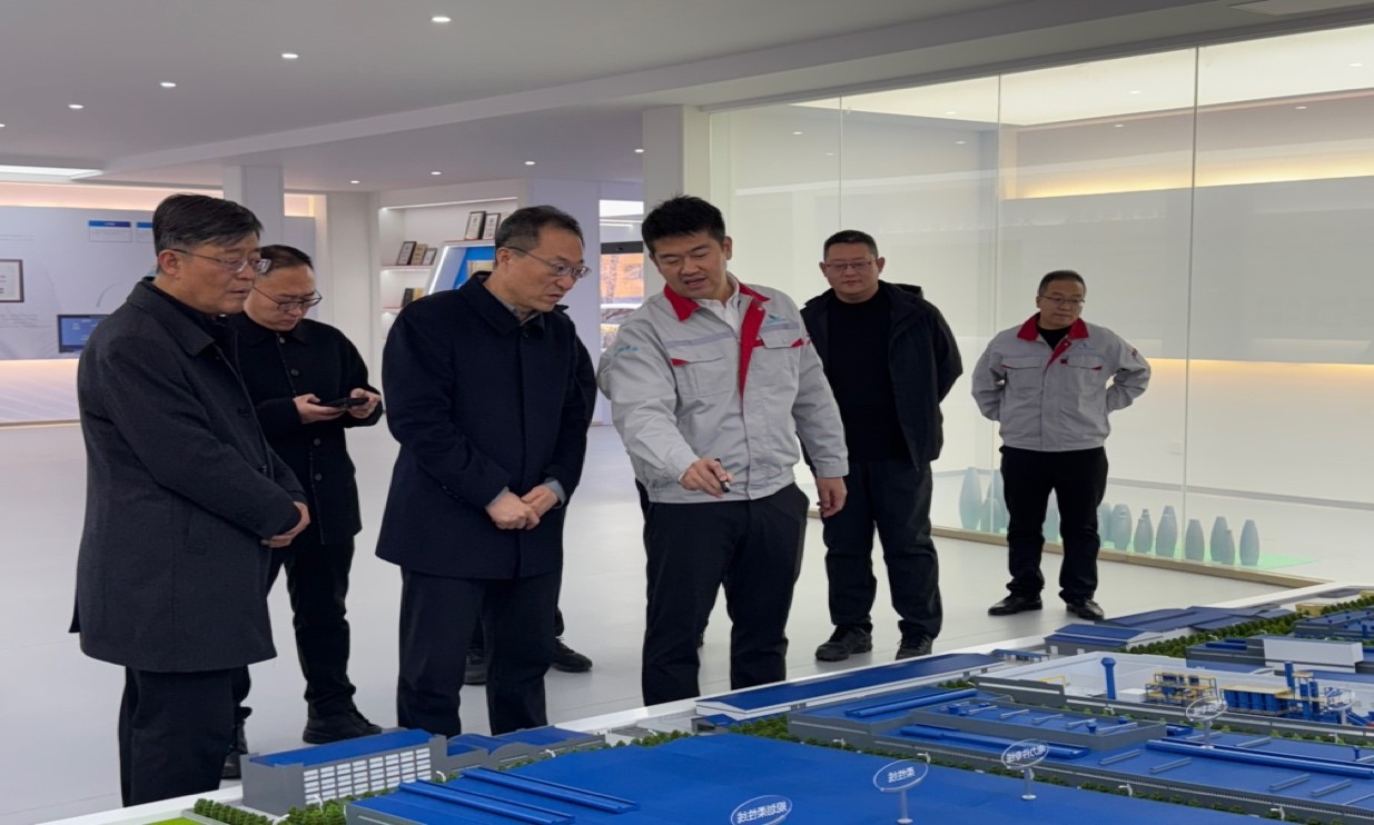 臨汾經(jīng)濟(jì)開發(fā)區(qū)黨工委書記、管委會(huì)主任白建成一行深入華翔圣德曼新能源汽車零部件產(chǎn)業(yè)園調(diào)研